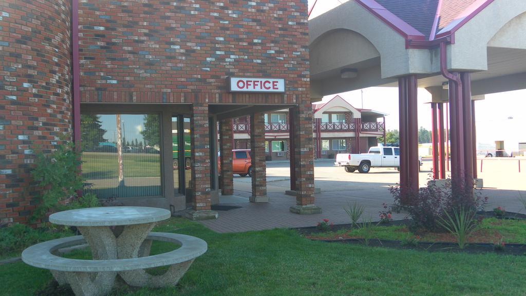 Stampeder Inn Ponoka Εξωτερικό φωτογραφία