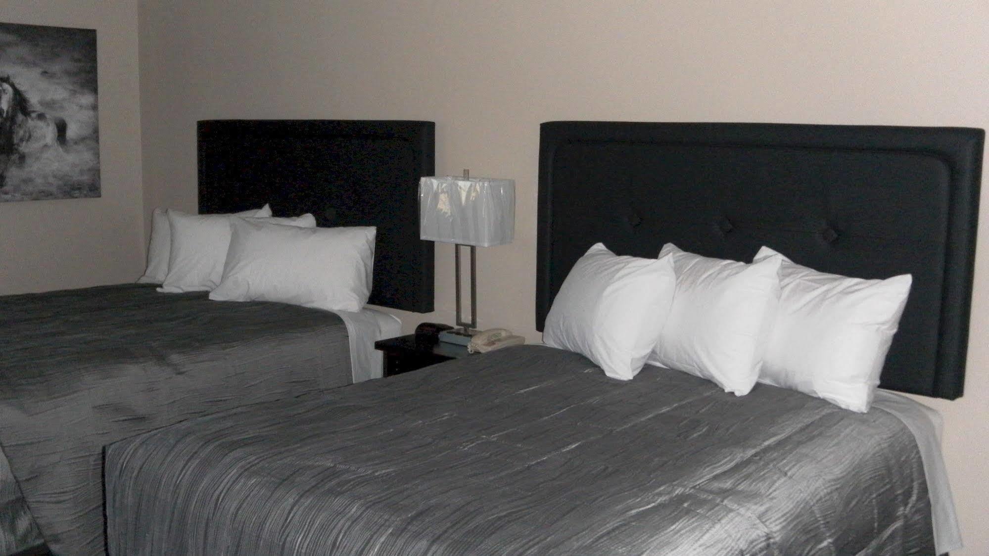 Stampeder Inn Ponoka Εξωτερικό φωτογραφία