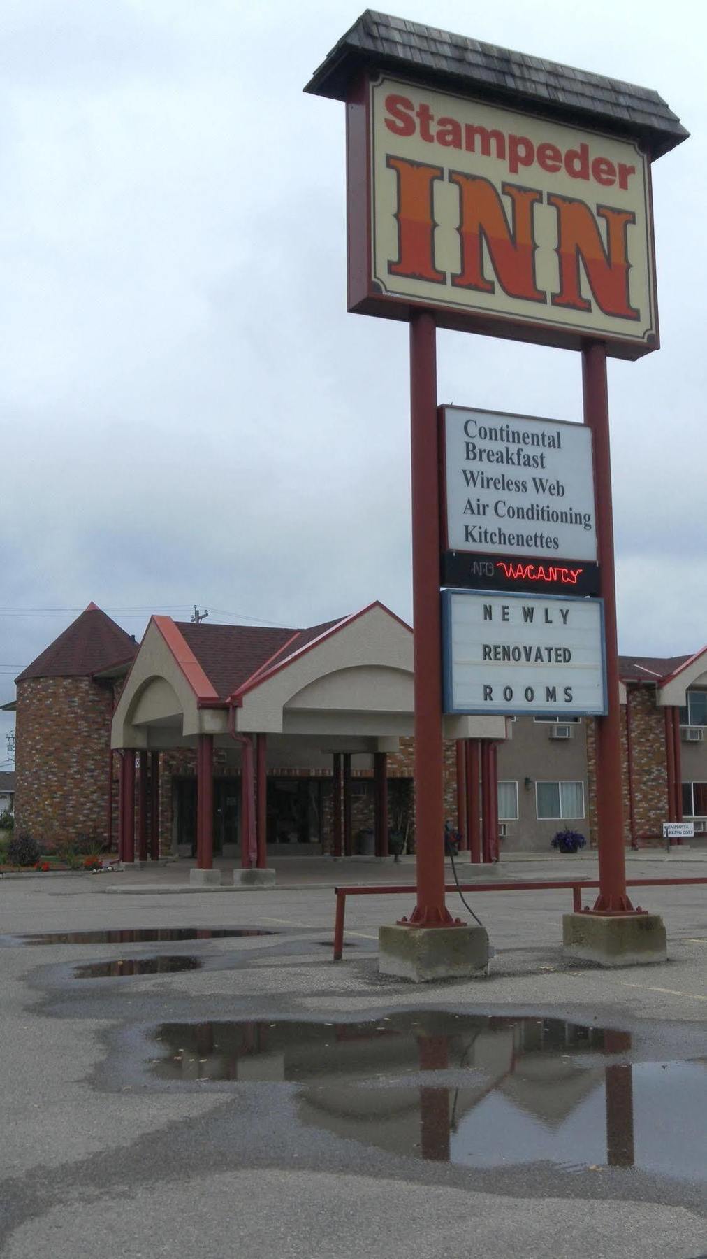 Stampeder Inn Ponoka Εξωτερικό φωτογραφία
